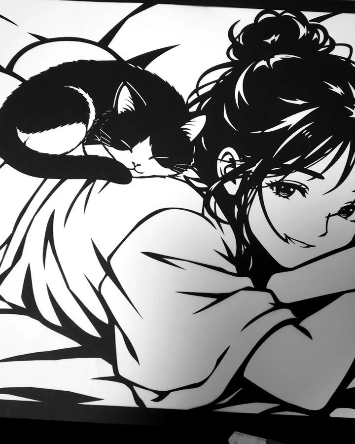 猫と一緒に横たわる女性の切り絵